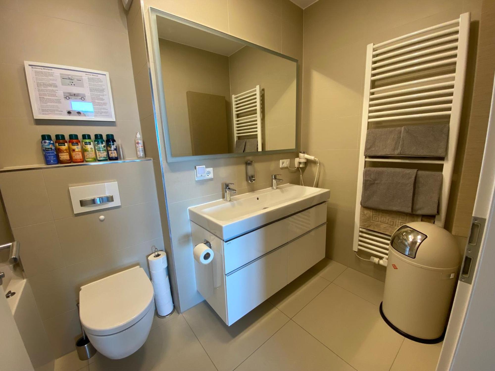 Alpen-Panorama Suite - Einzigartige Privatsuite Hoch Ueber Muenchen, 12Tes Og, Alpenblick, Loggia, Whirlpool, 15 Minuten Zum Zentrum, Ruhe Und Erholung In Der Stadt Muenchen Fuer Privat Und Geschaeftlich Reisende Bagian luar foto